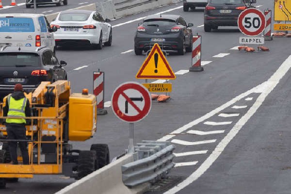 chantier de travaux sur autoroute