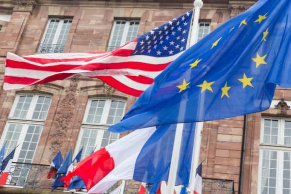 drapeaux France - USA - Europe