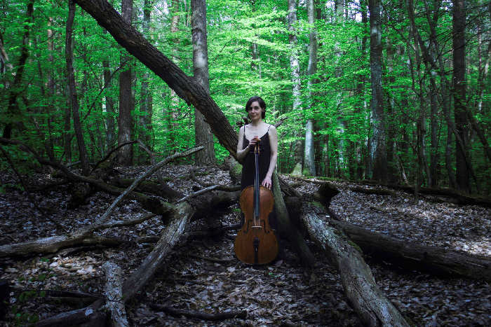 Katharina Gross violoncelliste, interprète et compositrice - photo by Michaela Haider