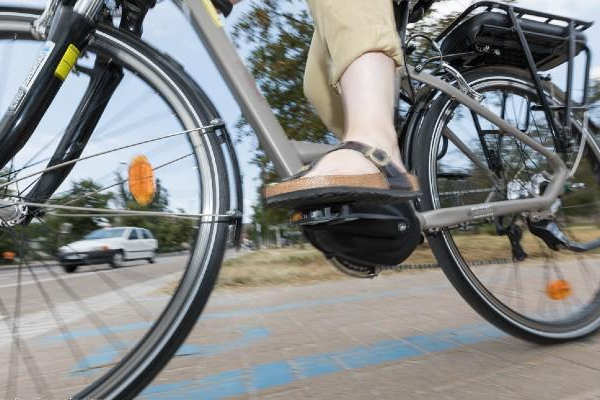 vélo sur piste cyclable